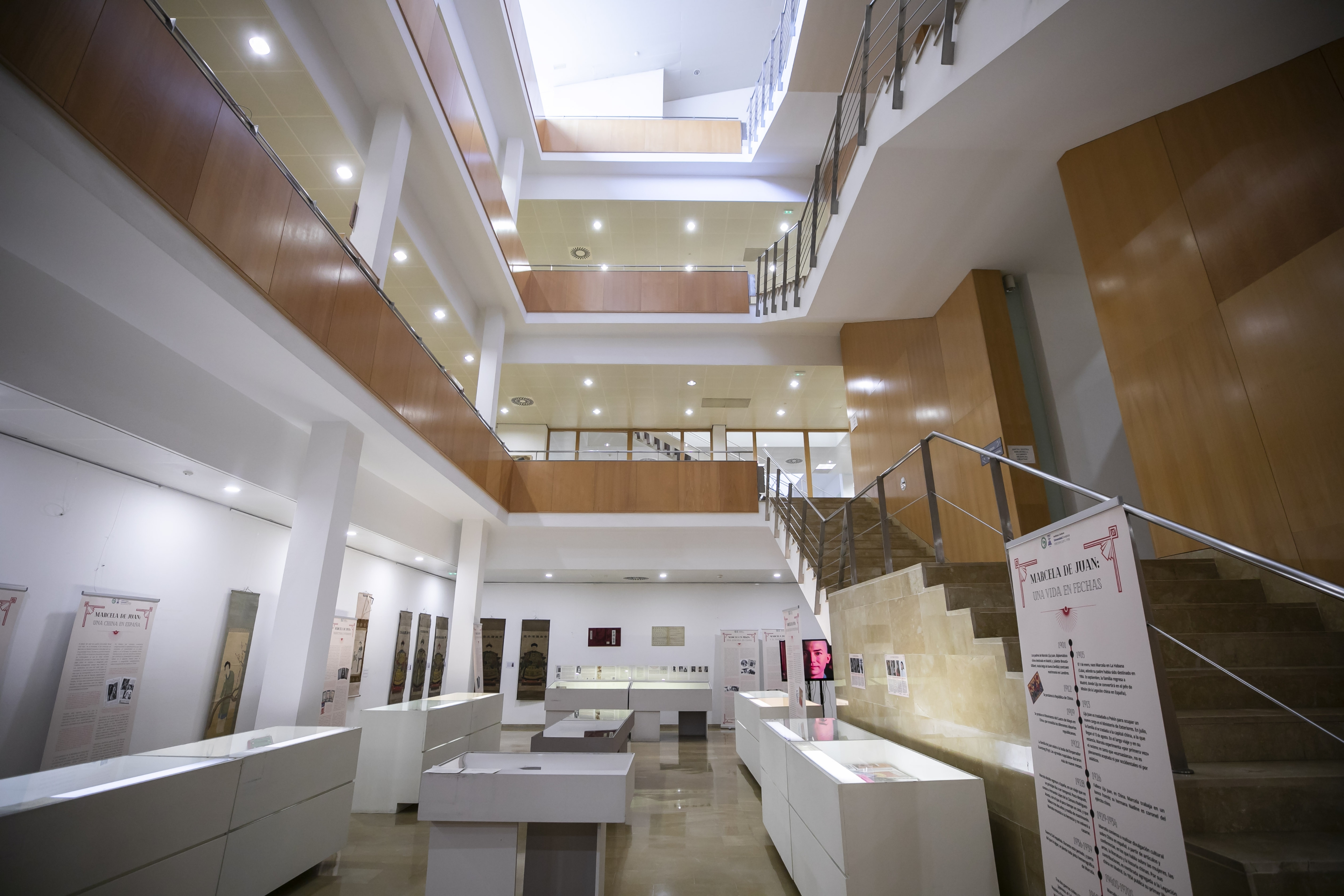 Interior de la Biblioteca María Moliner